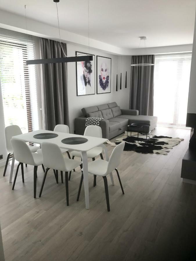 Apartament Baltica Z Ogrodkiem - W Ustronnym Miejscu Tuz Przy Plazy Rogowo  Exterior photo